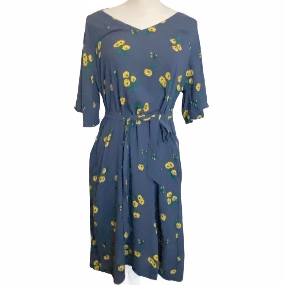 PEACE & Pearls gray floral dress size M